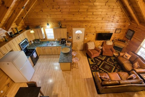 Family-Friendly Cabin with Hot Tub and Game Room Cabin in Cosby