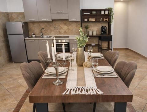 Kitchen or kitchenette, Living room, Seating area, Dining area, oven, pet friendly, stove