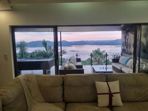 Communal lounge/ TV room, Natural landscape, View (from property/room), Balcony/Terrace, Living room, Seating area, Entertainment
