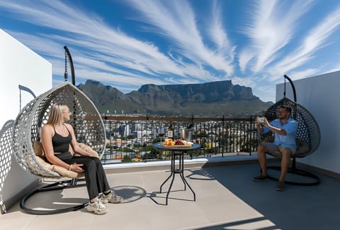Balcony/Terrace, City view, Mountain view