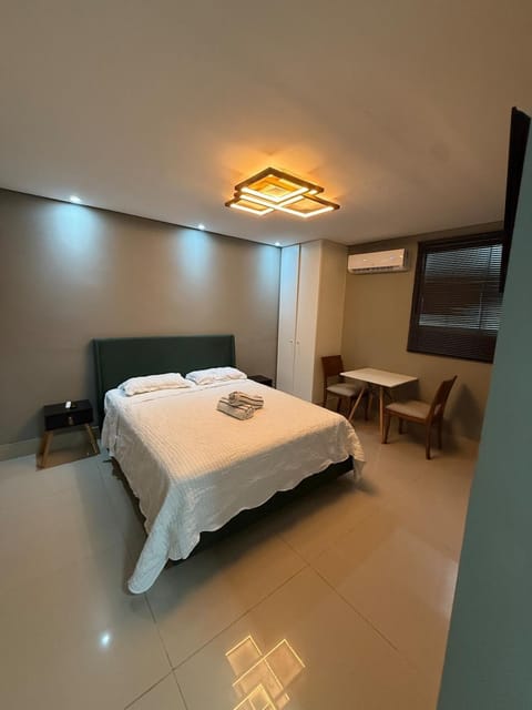 Bed, TV and multimedia, Bedroom, towels
