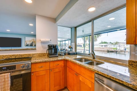 4 Mi to Beach! Waterfront New Port Richey Retreat House in New Port Richey