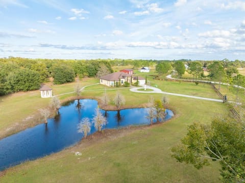 Ranch Retreat • Theater Room + Pond Views House in Winter Haven