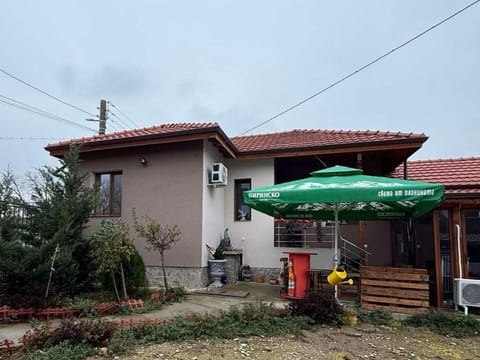 Квартири ЦЕНТРАЛ Bed and Breakfast in Pleven Province, Bulgaria