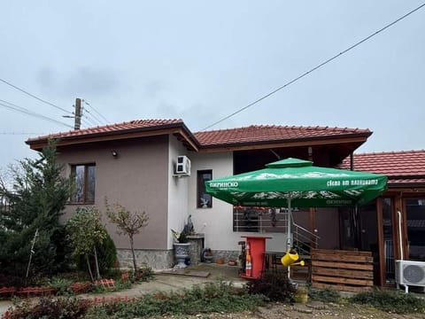 Квартири ЦЕНТРАЛ Bed and Breakfast in Pleven Province, Bulgaria