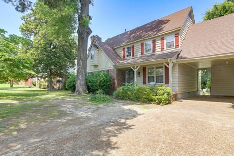 Big Yard • Patio + Grill • Pet Friendly House in Memphis