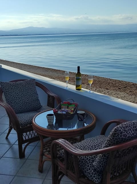 Day, Natural landscape, View (from property/room), Balcony/Terrace, Food and drinks, Beach, Sea view, Drinks