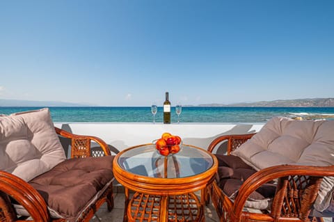 Natural landscape, Balcony/Terrace, Living room, Beach, Sea view