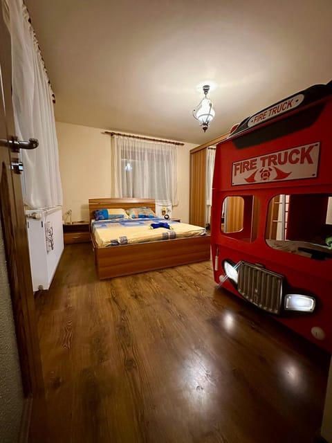 Căsuța Tenu House in Craiova