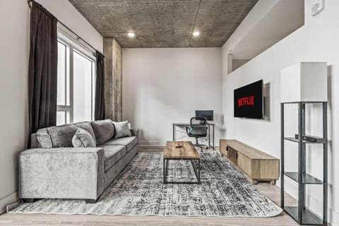 TV and multimedia, Living room, Seating area, Evening entertainment