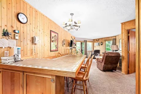 North Shore Vista Views Ski in Ski out Hot Tub House in Lutsen