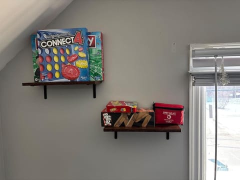 Cozy 2 Bed 1 Bath Apt Close to Univ and Downtown Apartment in Windsor