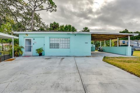 7 Mi to Historic Dtwn! New Port Richey Cottage Apartment in New Port Richey