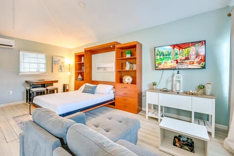 7 Mi to Historic Dtwn! New Port Richey Cottage Apartment in New Port Richey