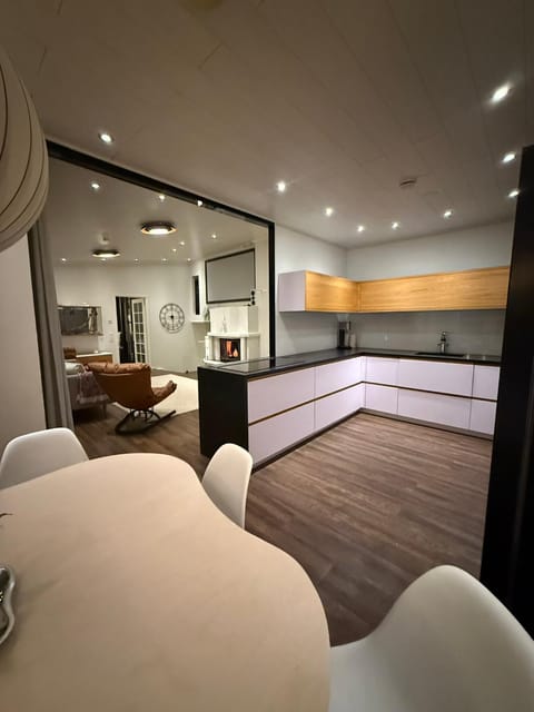 Kitchen or kitchenette, Seating area, Dining area