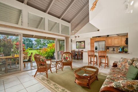 (PKK9) Beautiful 2Br Condo- Mountain Views, Pool, Hot Tub Apartment in Princeville