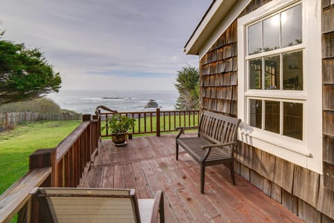 Rustic Oceanfront Mendocino Coast Cottage with Deck! House in Westport