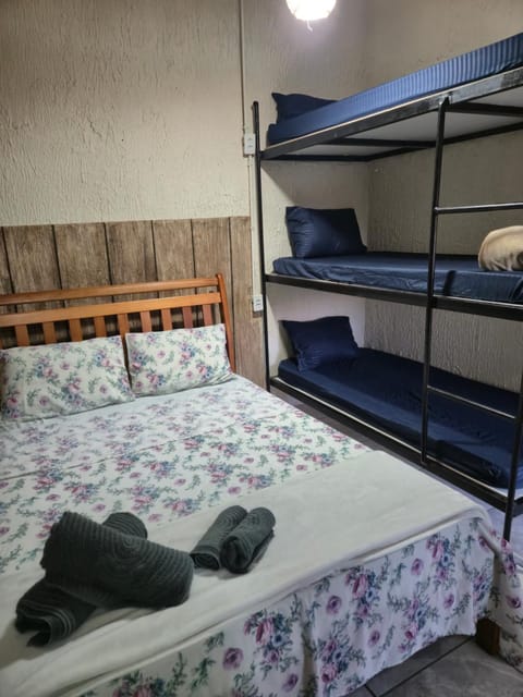Bed, Photo of the whole room, Bedroom, bunk bed, towels