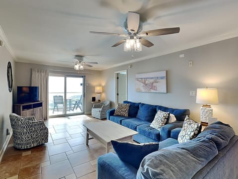 TV and multimedia, Balcony/Terrace, Living room, Seating area, Sea view, furniture