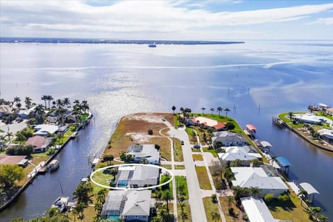 Neighbourhood, Bird's eye view, River view