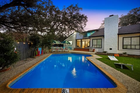 Riverwalk Villa Game Room Grill Heated Pool House in San Antonio