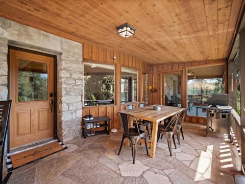 Rustic Private Farmhouse on the Little Spokane Riv House in Washington