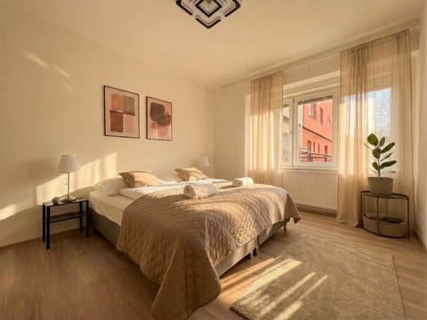 Bed, Photo of the whole room, Bedroom, internet, internet, towels