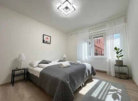 Bed, Photo of the whole room, Bedroom, internet, internet, towels