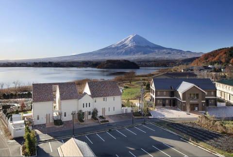 Property building, Neighbourhood, Mountain view