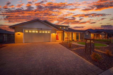 Property building, Day, Sunrise, Sunset