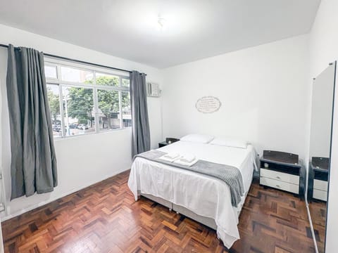 Bed, View (from property/room), View (from property/room), Photo of the whole room, City view, City view