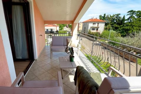 Balcony/Terrace, children, Family