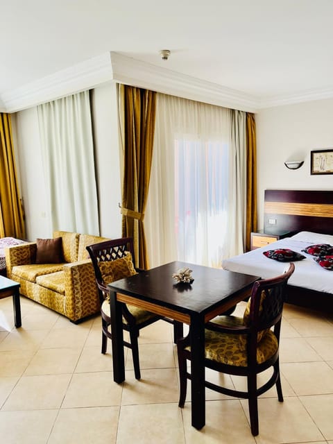 Living room, Photo of the whole room, Seating area, Dining area