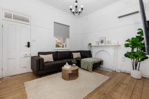 Living room, Seating area, air conditioner