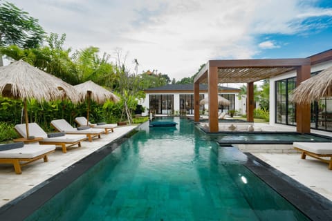 Day, Natural landscape, Pool view, Swimming pool, sunbed