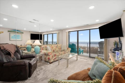 Communal lounge/ TV room, View (from property/room), Balcony/Terrace, Living room, Seating area