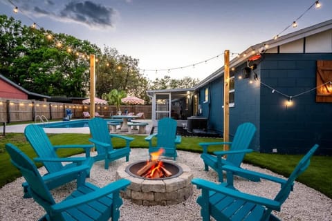 15 Minutes to Beach Private Pool Mini-golf FirePit House in Seminole
