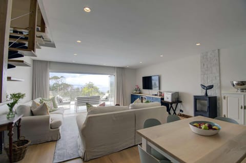 Communal lounge/ TV room, TV and multimedia, Living room, Photo of the whole room, Seating area, Dining area, Evening entertainment