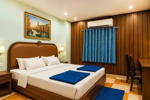 Bed, Living room, Photo of the whole room, Seating area, Bedroom, air conditioner