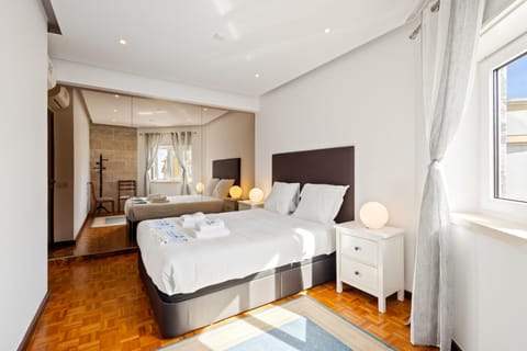 Bed, Living room, Photo of the whole room, Bedroom, towels