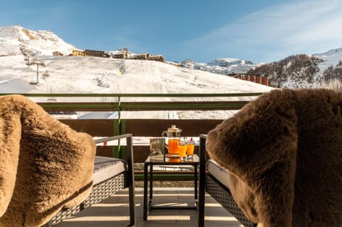 Patio, Natural landscape, Winter, View (from property/room), Balcony/Terrace, Mountain view