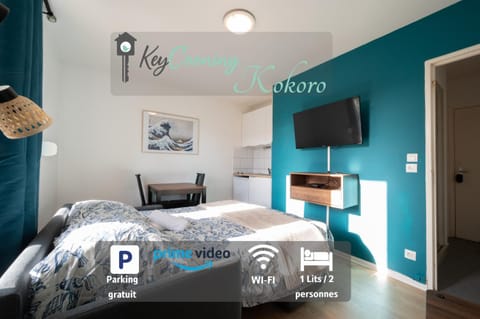 Bed, TV and multimedia, Living room