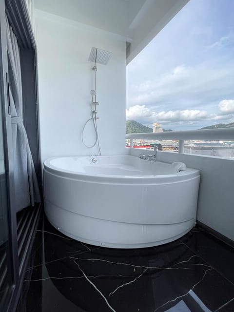 Natural landscape, Hot Tub, Mountain view, Bath