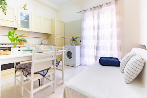 Dining area, oven, stove, washing machine, air conditioner