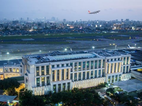 Facade/entrance, Bird's eye view