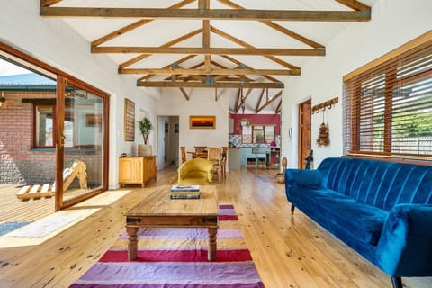 French Styled Family Cottage in Hout Bay Apartment in Cape Town