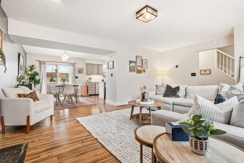 Kitchen or kitchenette, Living room, Seating area