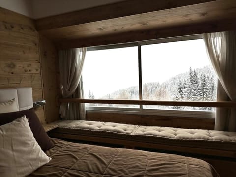 Bed, Winter, Photo of the whole room, Bedroom