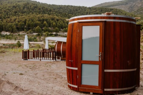 Los barriles, FincaSeguroBodega Capsule hotel in Marina Baixa