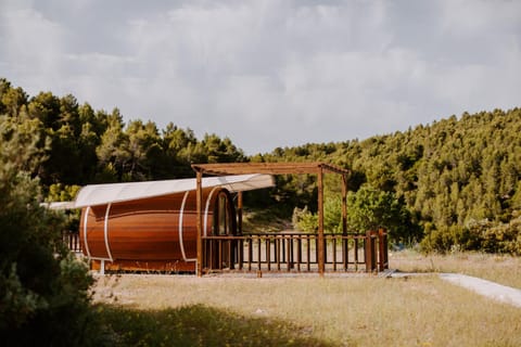 Los barriles, FincaSeguroBodega Capsule hotel in Marina Baixa
